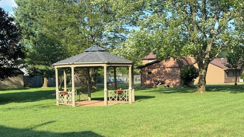 Quiet Luxury in Parklike Setting