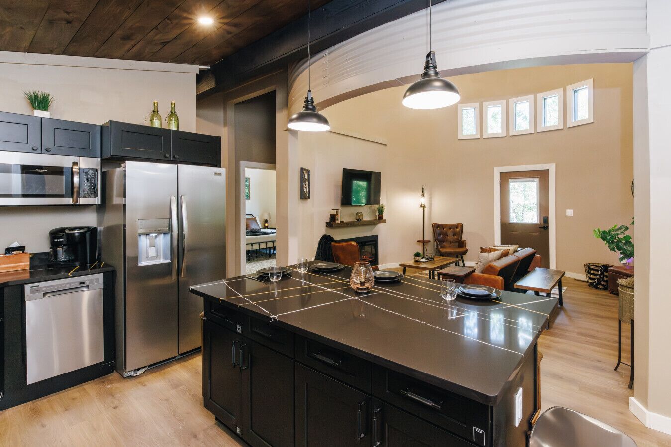 雪櫃、微波爐、焗爐、爐具