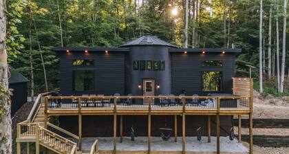 Bourbon Silo Cabin | Kings | Sleep 8 | SxS Trailer