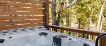 NEW Unique Family Silo | Sleeps 8 | Private HotTub