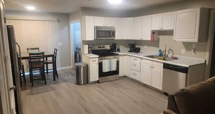 Wander & Stay: 2-bedroom apartment in marvelous Daleville with WiFi, AC