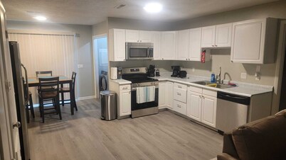 Wander & Stay:  2-bedroom apartment in marvelous Daleville with WiFi, AC