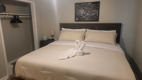 2 bedrooms, iron/ironing board, WiFi, bed sheets - Wander & Stay: 2-bedroom apartment in marvelous Daleville with WiFi, AC (Daleville)