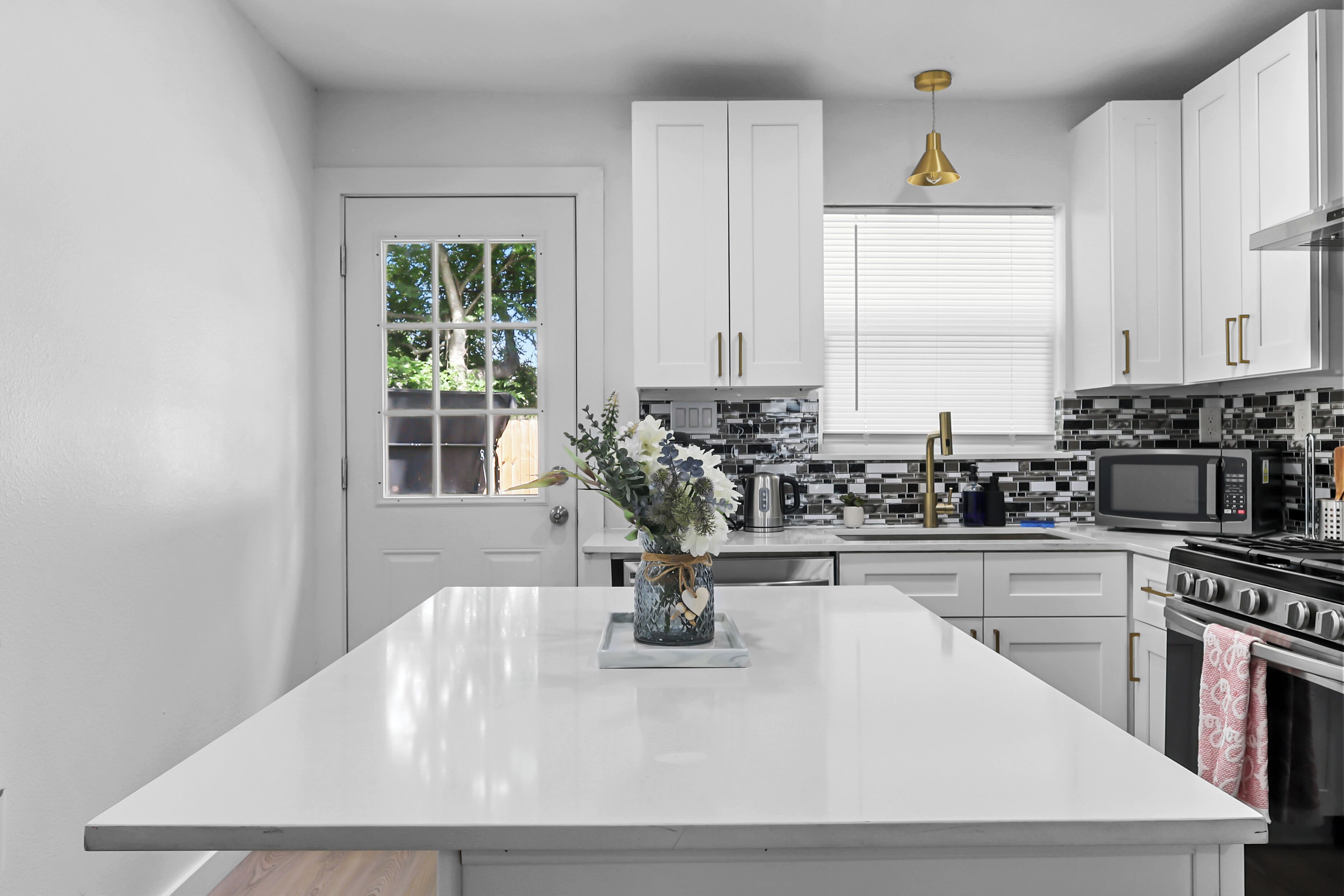 Køleskab, mikrobølgeovn, ovn, kogeplade