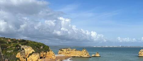 Camastros y toallas de playa