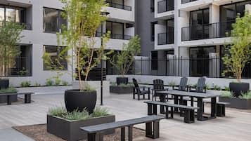 Studio | Outdoor dining