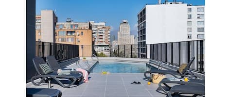 Superior-huone | Uima-allas | Kauden mukainen ulkouima-allas