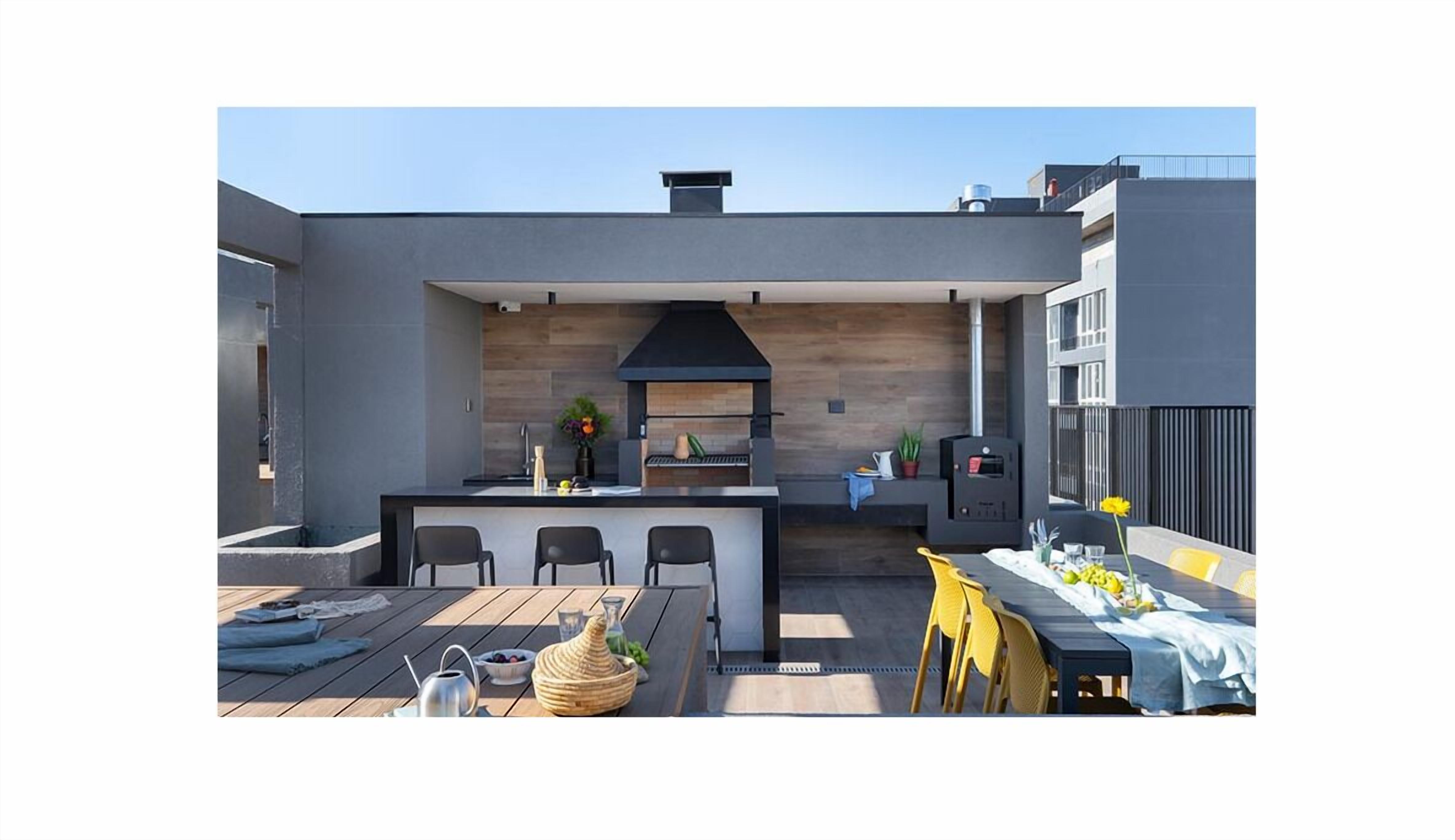 Habitación superior | Restaurante al aire libre