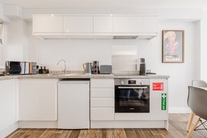 Private kitchen - The Nook, Fairview, Cheltenham Town Centre - Parking & Garden (Cheltenham)