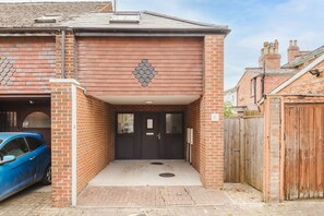 Exterior - The Nook, Fairview, Cheltenham Town Centre - Parking & Garden (Cheltenham)