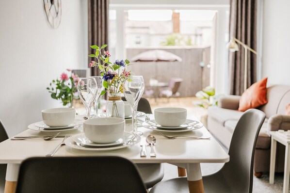Dining - The Nook, Fairview, Cheltenham Town Centre - Parking & Garden (Cheltenham)