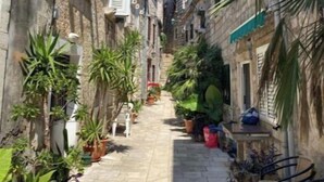 تناول الطعام بالخارج