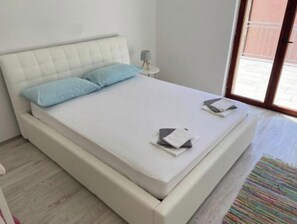 2 bedrooms, WiFi, bed sheets