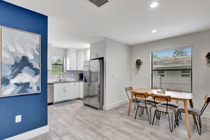 Casa geminada família, 3 quartos, para não fumantes | Cozinha privada | Geladeira grande, micro-ondas, fogão, cooktop