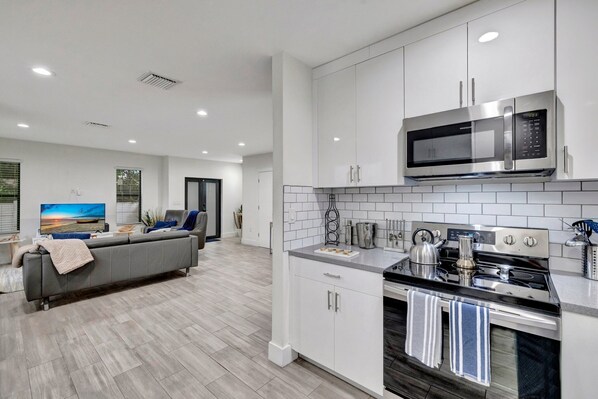 Casa de ciudad familiar, 3 habitaciones, para no fumadores | Cocina privada | Refrigerador con congelador, microondas, horno y parrilla de estufa 