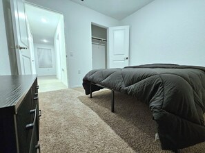 4 chambres, bureau, Wi-Fi, draps fournis