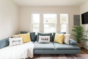 Smart TV, computer monitors