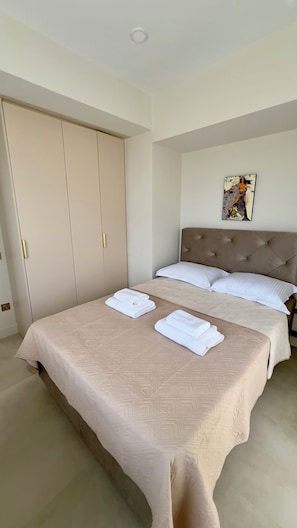 2 chambres, bureau, fer et planche à repasser, Wi-Fi gratuit