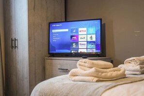 4 habitaciones, tabla de planchar con plancha, cuna de viaje y wifi