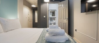 Extended Stays Welcome| Sleeps 11 | FREE Parking