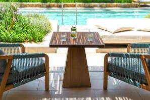 Outdoor dining - Mitsis Rinela (Kokkini Hani)