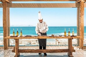 Outdoor dining - Mitsis Rinela (Kokkini Hani)