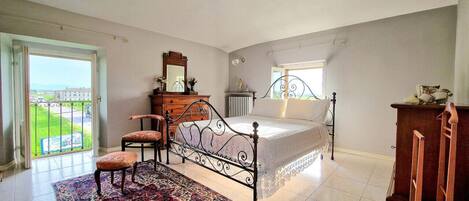 2 slaapkamers, een bureau, wifi, beddengoed