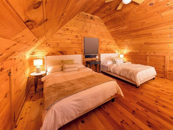3 bedrooms, desk, iron/ironing board, free WiFi