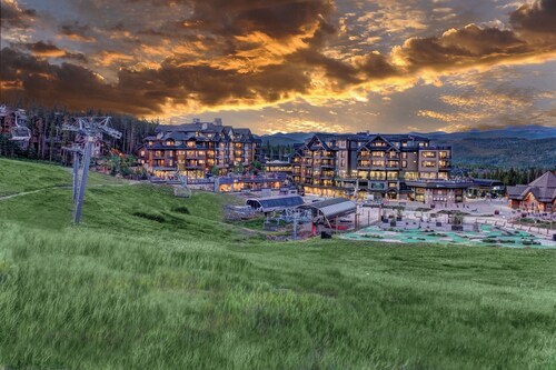 Ski in / Ski out Grand Colorado Peak 8! Two Bedroom.  Sleeps 8. REDUCED PRICE!!