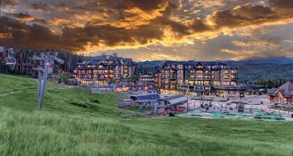 Ski in / Ski out Grand Colorado Peak 8! Two Bedroom. Sleeps 8. REDUCED PRICE!!
