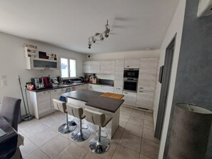 Mikrowelle, Ofen, Herdplatte, Geschirrspüler