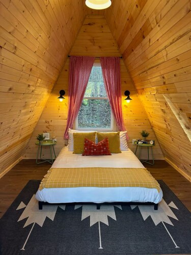 Field Trip Unit 21 Deluxe Aframe with private hot tub