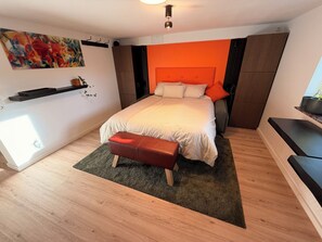 1 slaapkamer, een strijkplank/strijkijzer, gratis wifi, beddengoed