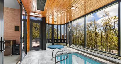 J&J floating house along the Broadmoor golf course Indoor Lap pool/hot tub/games