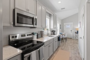 Micro-ondes, four, plaque de cuisson, lave-vaisselle