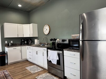 Charming 2-bedroom apartment on the downtown square