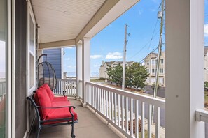 Property grounds - 9 Guest Beachfront Oasis in Long Branch NJ (Long Branch)