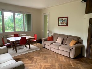 Dining - Large villa 10 minutes from the Nîmes Arena (Nîmes)