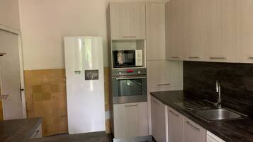 Micro-ondes, four, plaque de cuisson, lave-vaisselle