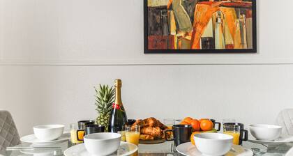 Sun-drenched 2bed penthouse near Queen's Park & tube station