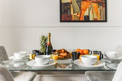 Sun-drenched 2bed penthouse near Queen's Park & tube station
