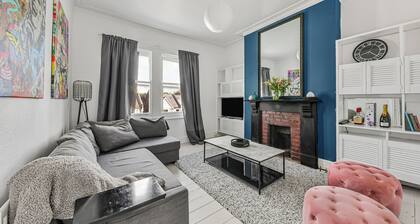 Sun-drenched 2bed penthouse near Queen's Park & tube station