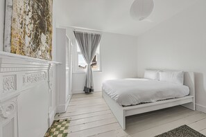 2 slaapkamers, een strijkplank/strijkijzer, wifi, beddengoed