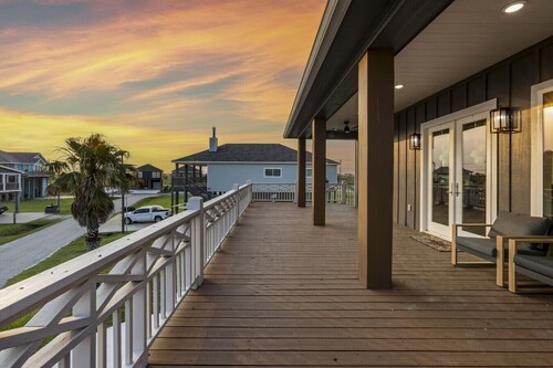 Beach Access~Chef Kitchen~Games~Firepit~Brand New