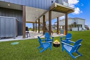 Terrace/patio - Walk to beach~Chef Kitchen~Fun Games~Firepit~Beautiful (Bolivar Peninsula)