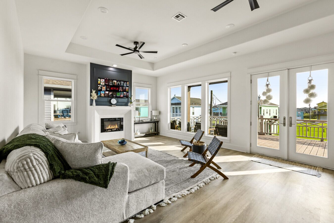 Smart TV, fireplace