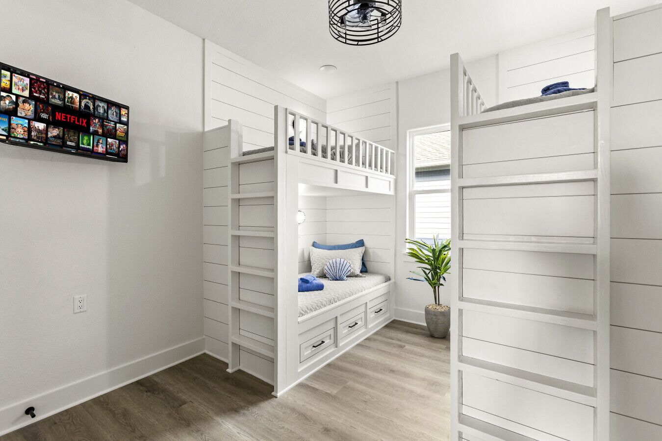 3 habitaciones, escritorio, tabla de planchar con plancha y wifi gratis 