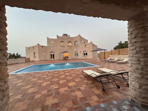 Essaouira countryside, villa, swimming pool, 2 hectares, olive trees, mountain view, ....