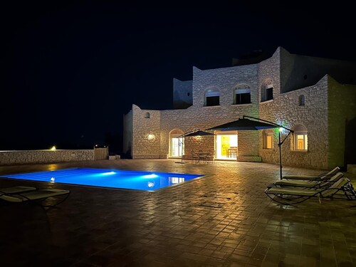 Essaouira countryside, villa, swimming pool, 2 hectares, olive trees, mountain view, ....