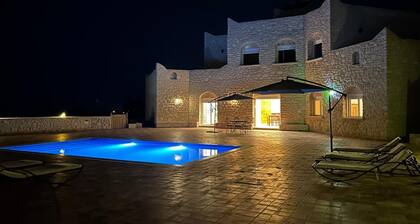 Essaouira countryside, villa, swimming pool, 2 hectares, olive trees, mountain view, ....